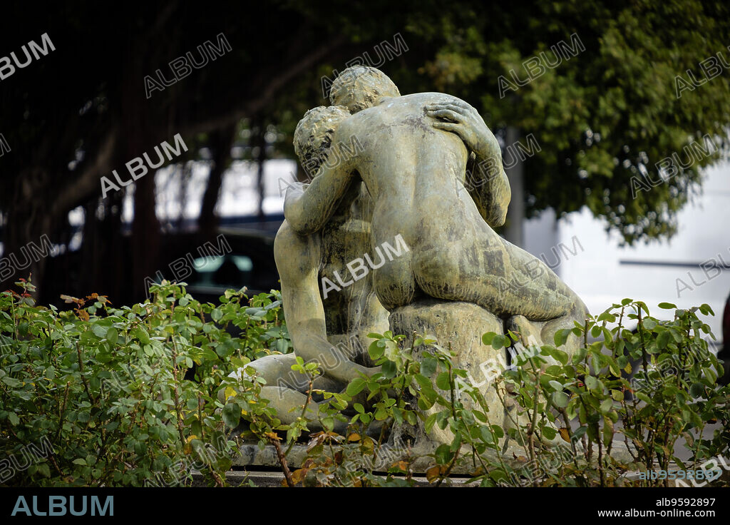 Font de l'amor, Remigia Caubet, 1982. ,Bronce, Paseo Marítimo, Mallorca, balearic islands, Spain.