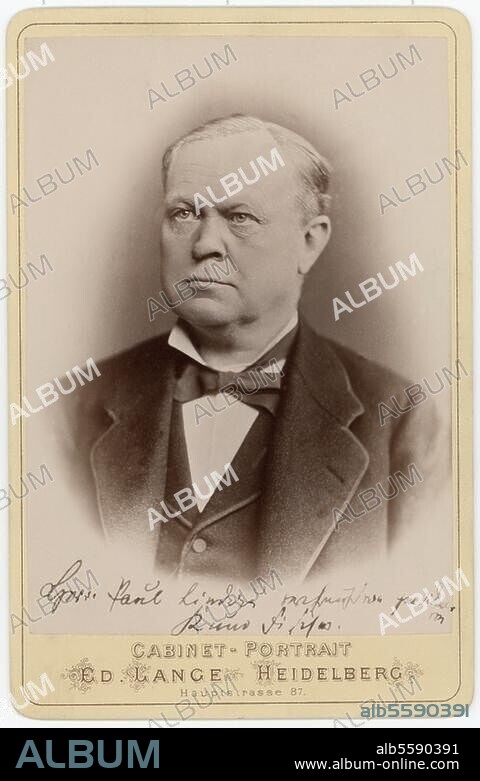 Fischer, Kuno Philosoph (Hegelianer; schuf die Grundlagen des Neukantianismus; ab 1856 Prof. in Jena, ab 1872 in Heidelberg). Sandewalde (Schlesien) 23.7.1824 - Heidelberg 5.7.1907. Porträtaufnahme, um 1880 (Ed. Lange, Heidelberg). Mit handschriftl. Widmung an Paul Lindau. Berlin, Sammlung Archiv für Kunst und Geschichte.