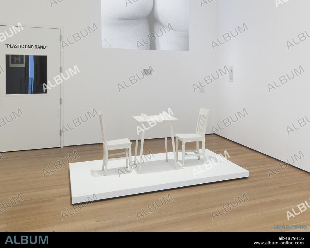 YóKO ONO. Yoko Ono / White Chess Set, 1966.