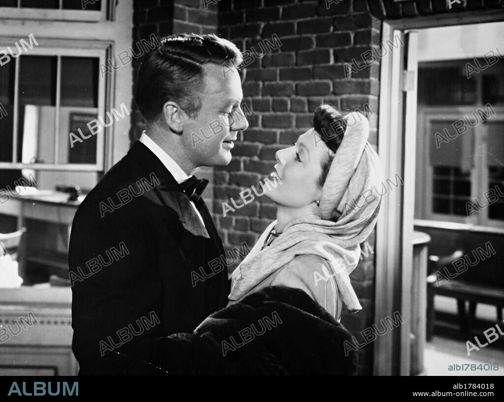 LORETTA YOUNG and VAN JOHNSON in MOTHER IS A FRESHMAN, 1949, directed by LLOYD BACON. Copyright 20TH CENTURY FOX.