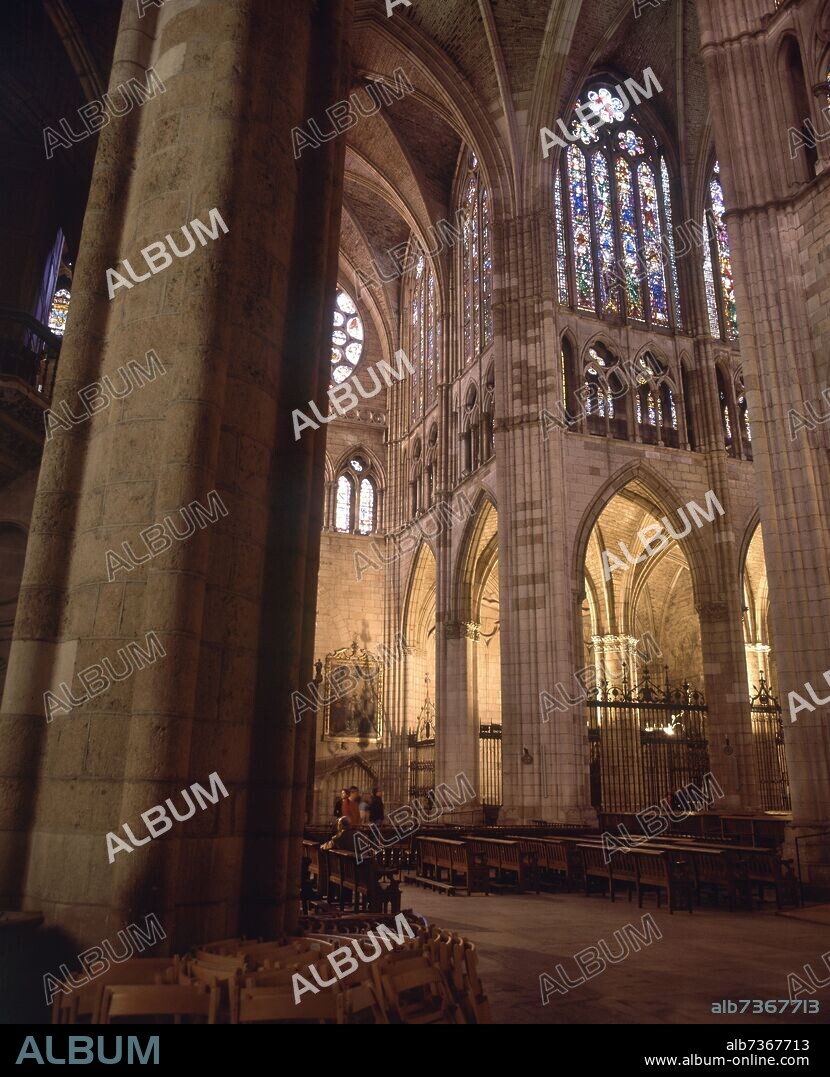 INTERIOR DE LA CATEDRAL DE LEON - S XIII - GOTICO ESPAÑOL.