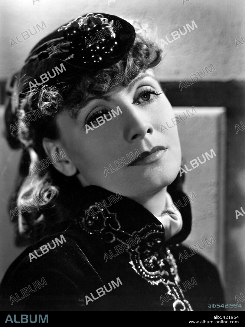 GRETA GARBO in ANNA KARENINA, 1935, directed by CLARENCE BROWN. Copyright M.G.M.