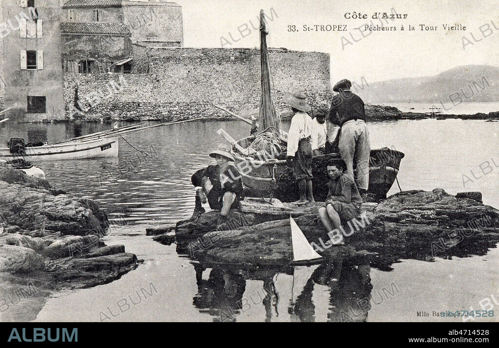 'Cote d'Azur. St-Tropez. Pecheurs a la tour vieille'. Carte postale de 1913. Credit : Collection IM/KHARBINE-TAPABOR.