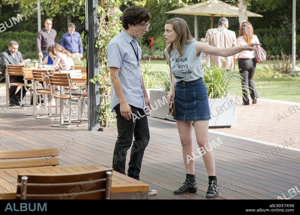 GILLIAN JACOBS and PAUL RUST in LOVE, 2016, directed by JUDD APATOW. Copyright APATOW PRODUCTIONS.