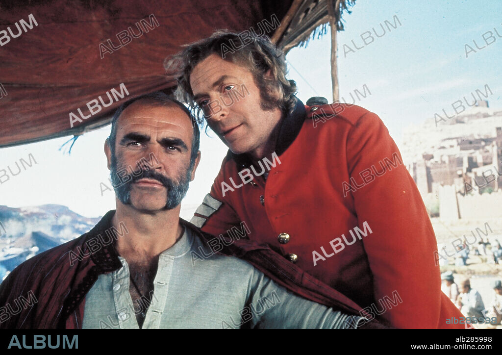 MICHAEL CAINE und SEAN CONNERY in THE MAN WHO WOULD BE KING, 1975, unter der Regie von JOHN HUSTON. Copyright ALLIED ARTISTS.