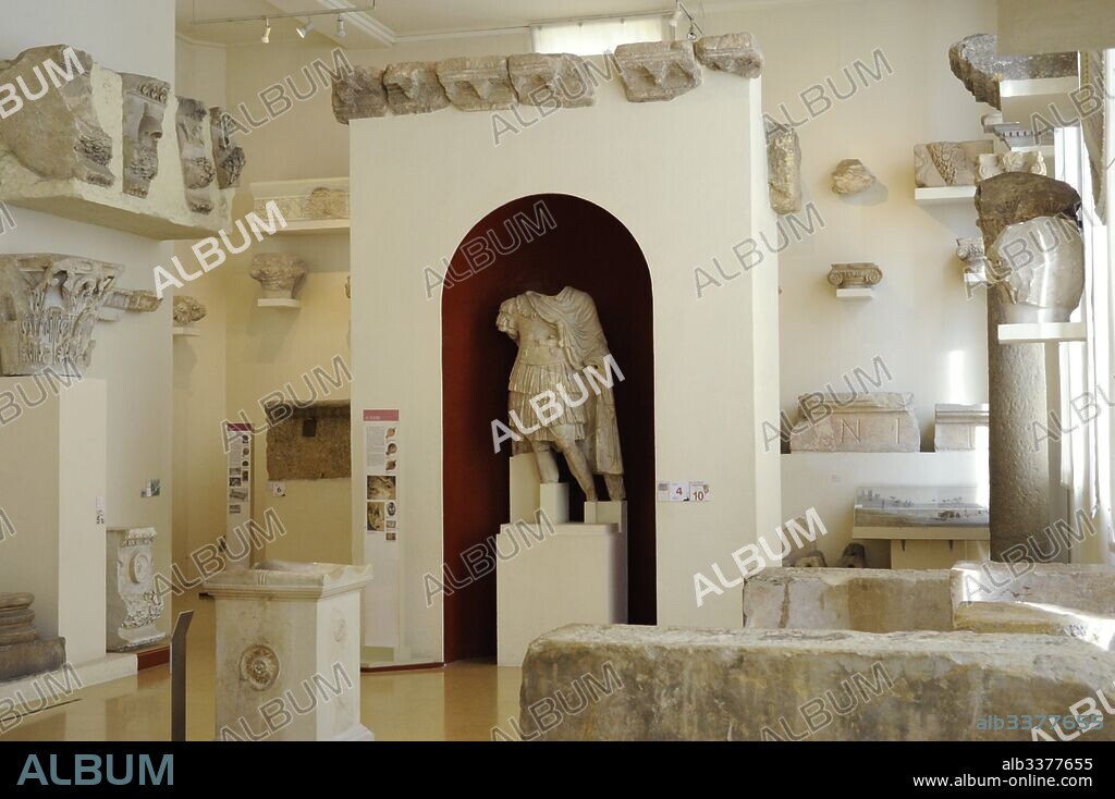 Museo Nacional Arqueológico. Tarragona. Cataluña. España. Interior de una sala. National Archaeological Museum. Tarragona. Spain. Inside.