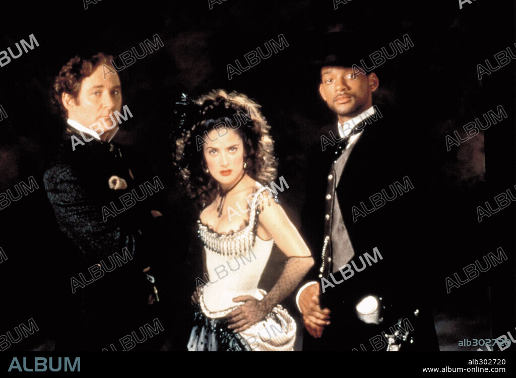 KEVIN KLINE, SALMA HAYEK and WILL SMITH in WILD WILD WEST, 1999, directed by BARRY SONNENFELD. Copyright WARNER BROS.