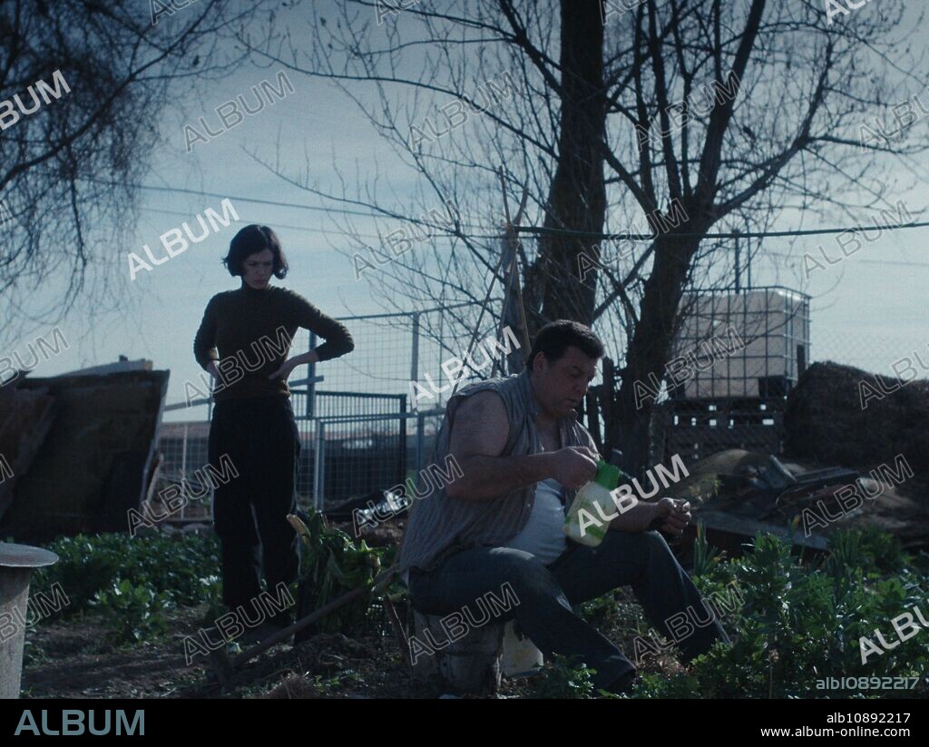 HOVIK KEUCHKERIAN and LAIA COSTA in UN AMOR, 2023, directed by ISABEL COIXET. Copyright Monte Glauco AIE.