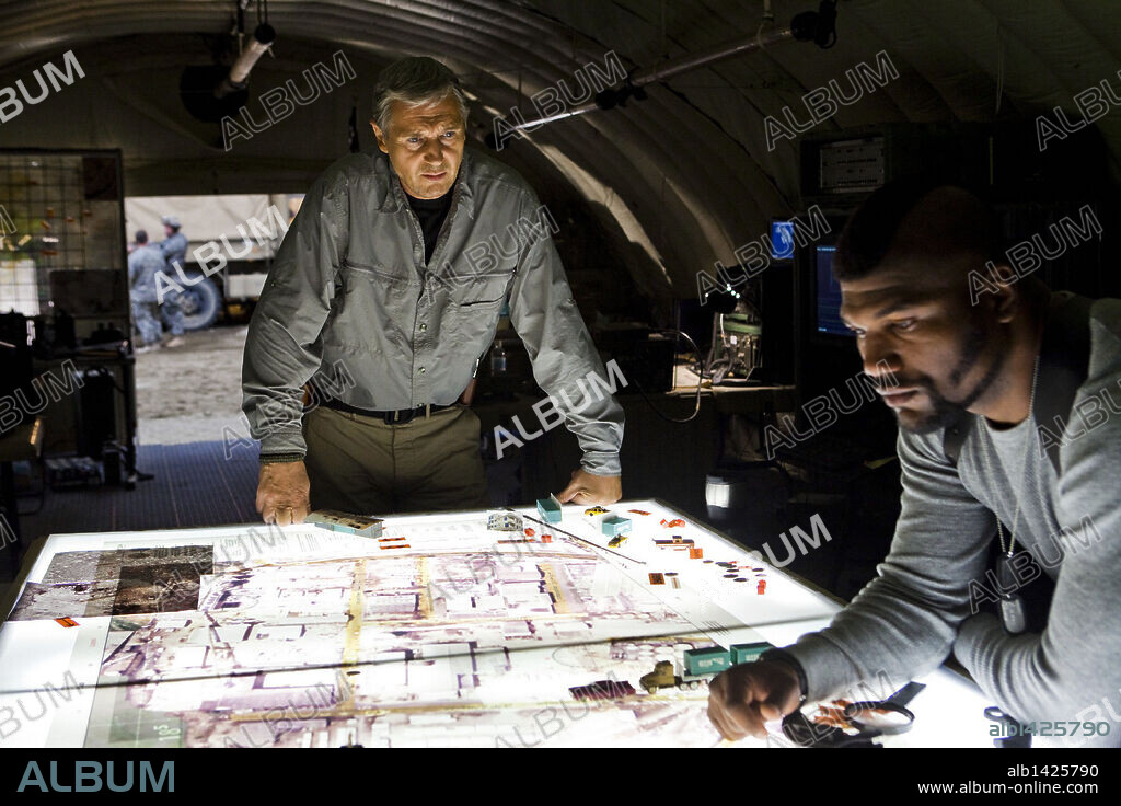 LIAM NEESON and QUINTON 'RAMPAGE' JACKSON in THE A-TEAM, 2010, directed by JOE CARNAHAN. Copyright DUNE ENTERTAINMENT.