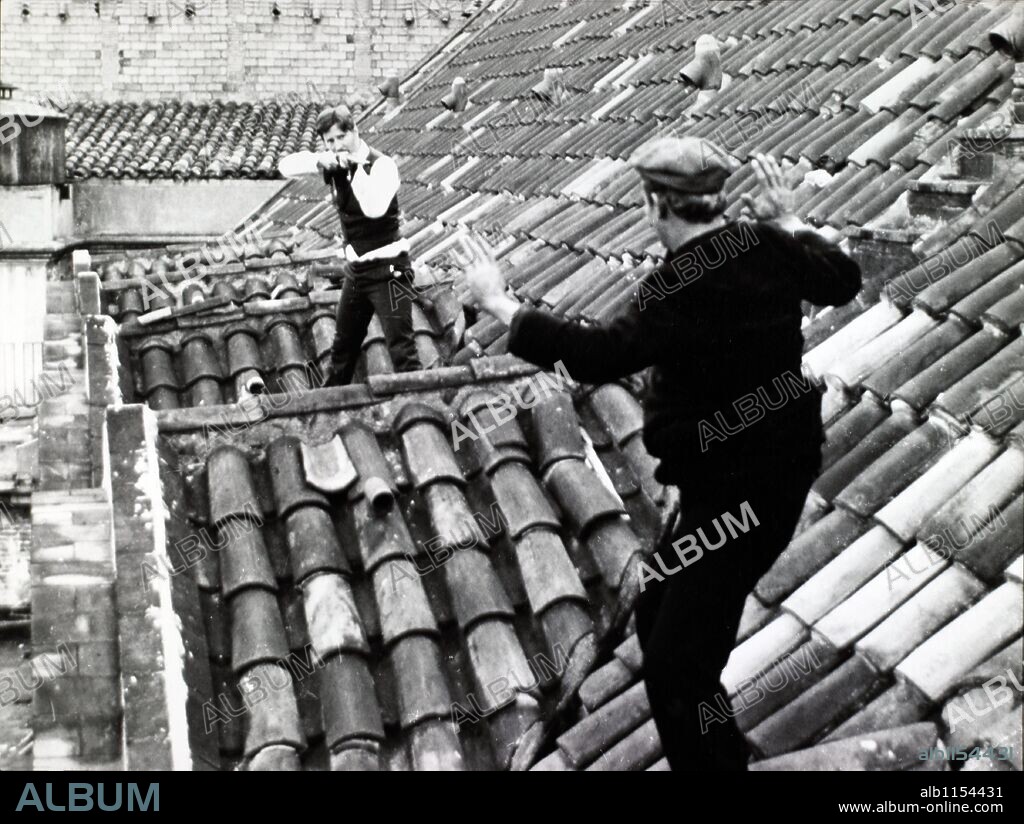 XAVIER ELORRIAGA dans LA CIUTAT CREMADA, 1976, réalisé par ANTONI RIBAS. Copyright TEIDE, P.C.
