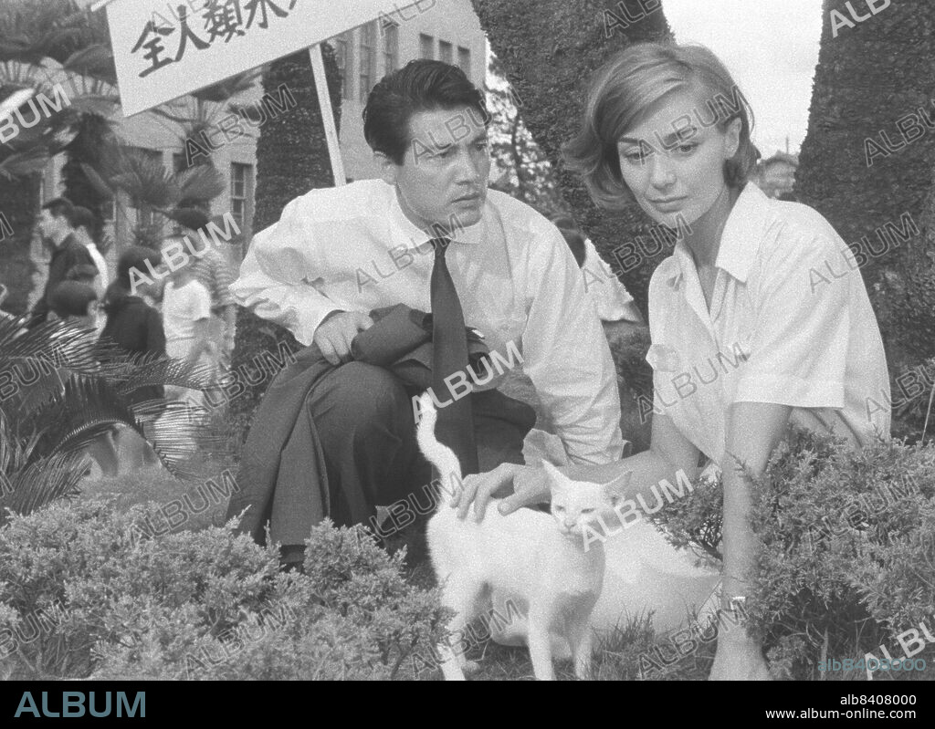 EIJI OKADA y EMMANUELLE RIVA en HIROSHIMA MON AMOUR, 1959, dirigida por ALAIN RESNAIS. Copyright ARGOS/COMO/PATHE OVERSEAS/DAIEI MOTION P.