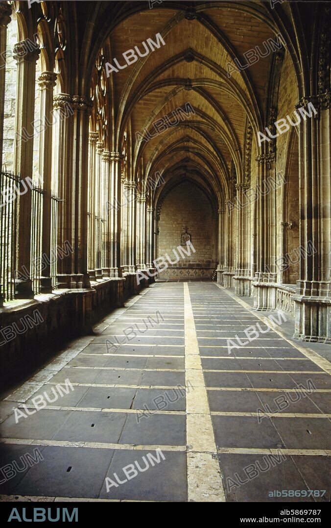 Pamplona,  Cathedral cloister (góthic) (Sant  James pilgrims way to Santiago).