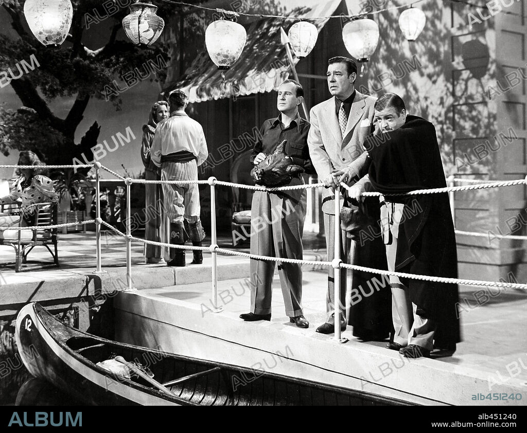 BUD ABBOTT, LON CHANEY JR. and LOU COSTELLO in ABBOTT AND COSTELLO MEET FRANKENSTEIN, 1948, directed by CHARLES BARTON. Copyright UNIVERSAL INTERNATIONAL.