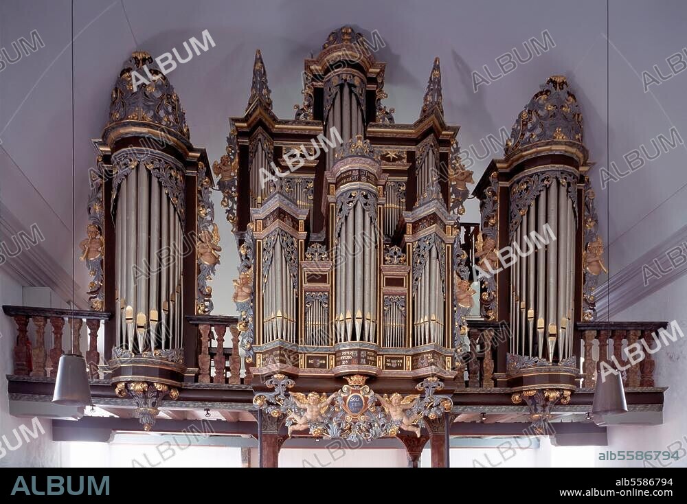 Cuxhaven-Altenbruch, Kirche / Orgel © Lisa Hammel 6 × 9 cm.