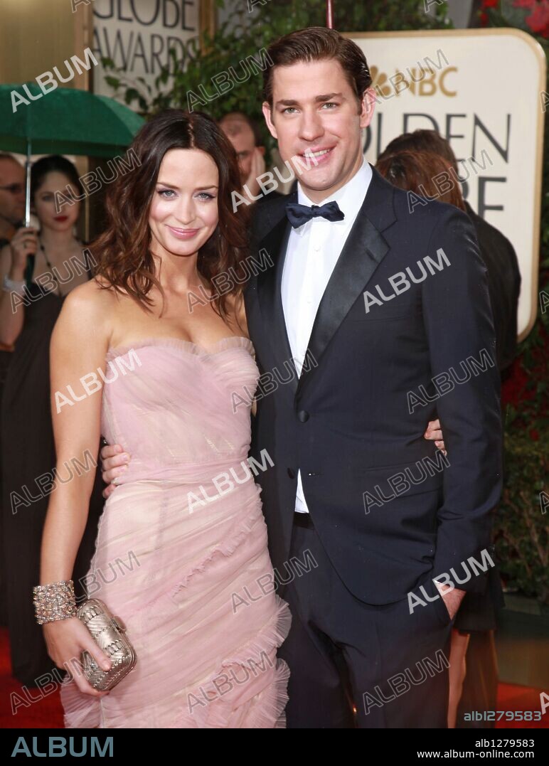 Jan 17, 2010 - Los Angeles, California, USA - EMILY BLUNT and JOHN KRASINSKI for the Golden Globe Awards show. 17/01/2010