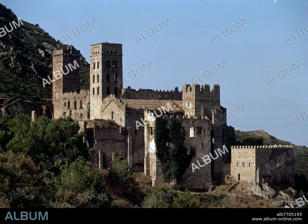 EXTERIOR DEL MONASTERIO DE SAN PEDRO DE RODAS - SIGLO XI.