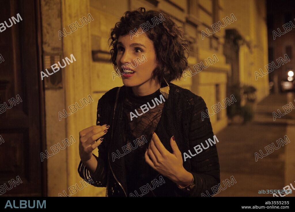 VERONICA ECHEGUI en DÉJATE LLEVAR, 2017 (LASCIATI ANDARE), dirigida por FRANCESCO AMATO. Copyright CATTLEYA/RAI CINEMA.