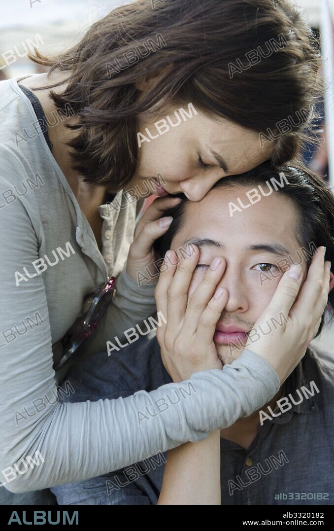 LAUREN COHAN and STEVEN YEUN in THE WALKING DEAD, 2010, directed by FRANK DARABONT. Copyright DARKWOODS PRODUCTIONS. Season 5.