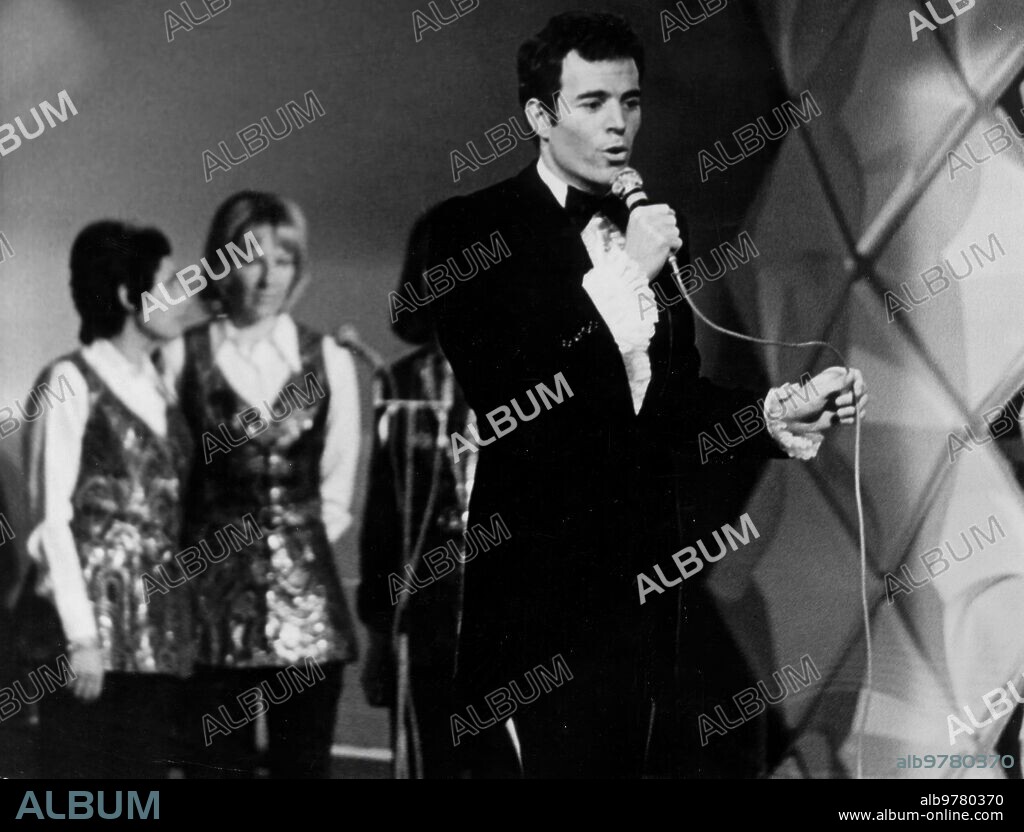 Cannes (France), 01/30/1970. MIDEM 1970. In the image, Julio Iglesias during his performance.