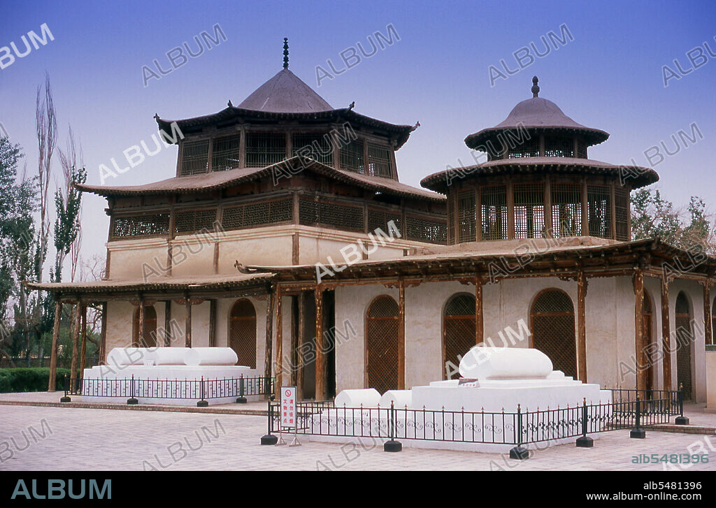 The Kings of Hami were hereditary Uighur rulers who paid tribute to China. The last king of Hami, Maqsud Shah died in the mid-1930s. Nine generations of kings of Hami are buried here. The ancient oasis settlement of Hami, also known in Uighur as Kumul, sits in a fault depression about 200m below sea level and, like nearby Turpan, experiences extremes of temperature ranging from a scalding 45C in summer to a freezing -30C in winter. Silk Road caravans stopped in Hami for its fresh springs and water runoff brought by karez underground canals from the distant Karlik Tagh, and for its fabled fresh fruit Hami melons are famous across China today. More importantly still, they stopped here because there simply was nowhere else to go. Hami still remains the only significant oasis in the Gashun Gobi, an essential stop on the long and difficult desert stages between Anxi and Turpan.