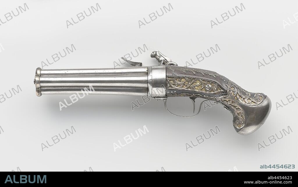Four-barreled flint running gun, Flint pocket gun with four barrels, part of a couple. The long lock plate is engraved with foliage and signed, the steel is chiseled on the bottom. The four rotatable barrels are held together at the trumpet by an iron ring, behind the mounting plate is a brass cylinder. The flask consists only of a short handle, the butt knob of which is covered with openwork, embossed silver foliage, partly against a brass can background, including a grotesque mask on top of the handle. The fitting consists of an iron trigger guard that must be pulled backwards to unblock the turning mechanism and a silver screw plate, finished and embossed with leafy leaves with a deer against a brass can background, the loading stick is formed by two steel springs in a recess between the barrels., Cornelis Coster, Utrecht, c. 1660, iron (metal), brass (alloy), silver (metal), steel (alloy), engraving, l 27.8 cm l 13 cm d 9.8 mm w 705 gr.