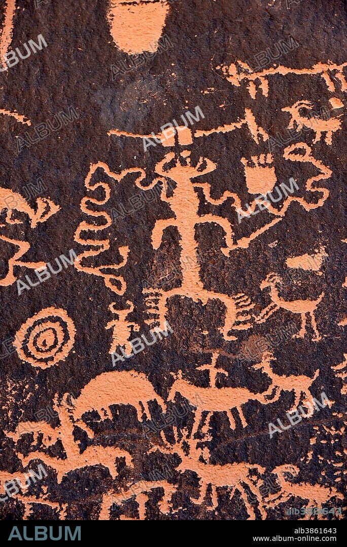 Petroglyphs carved into sandstone, representation of Fremont, Anasazi, Navajo and Anglo-Saxon cultures, prehistoric and historic rock art, Newspaper Rock State Historic Monument and Recreation Site, San Juan County, Utah, United States of America, USA