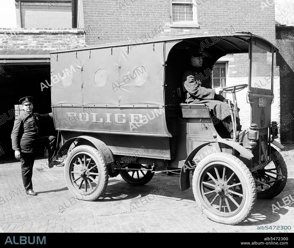 Franklin Motor Car Company police car  ca. 1910-1920.