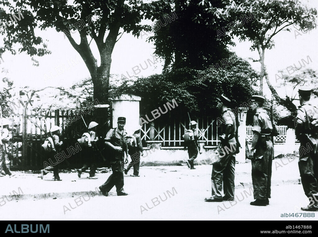 First Indochina War. 1946-1954. Occupation of Haiphong by Viet Minh soldiers under surveillance gendarmerie. May 19, 1955.