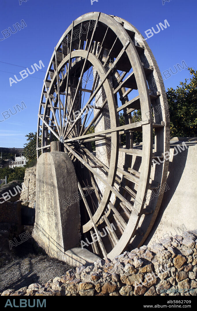 Blanca; antigua noria junto al río Segura (Valle de Ricote).