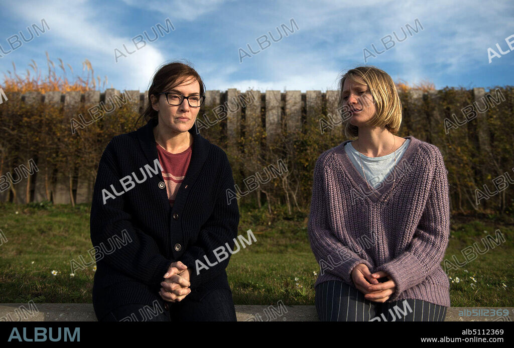 KATE WINSLET and MIA WASIKOWSKA in BLACKBIRD, 2019 (LA DECISIÓN), directed by ROGER MICHELL. Copyright Eclectic Pictures / Millennium Media / SF Studios.