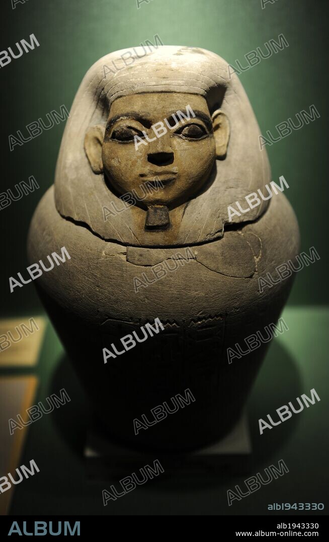 ARTE EGIPCIO. EGIPTO. VASO CANOPE con forma humana, que contenía el hígado del difunto embalsamado. Procedente del Cementerio Hawara. Tumba 57 de Iunefer. Dinastía XII. Imperio Medio. Reinado de Amenemhat III. 1831-1786 a. C. Museo Carlsberg Glyptotek. Copenhague. Dinamarca.