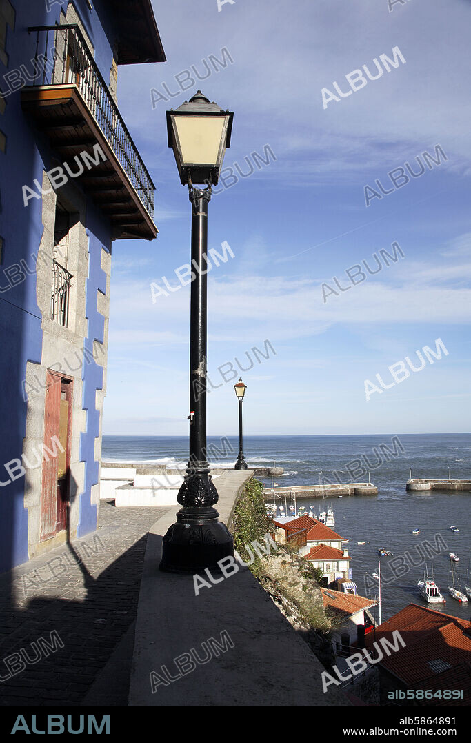 Mutriku / Motrico; puerto / casas.