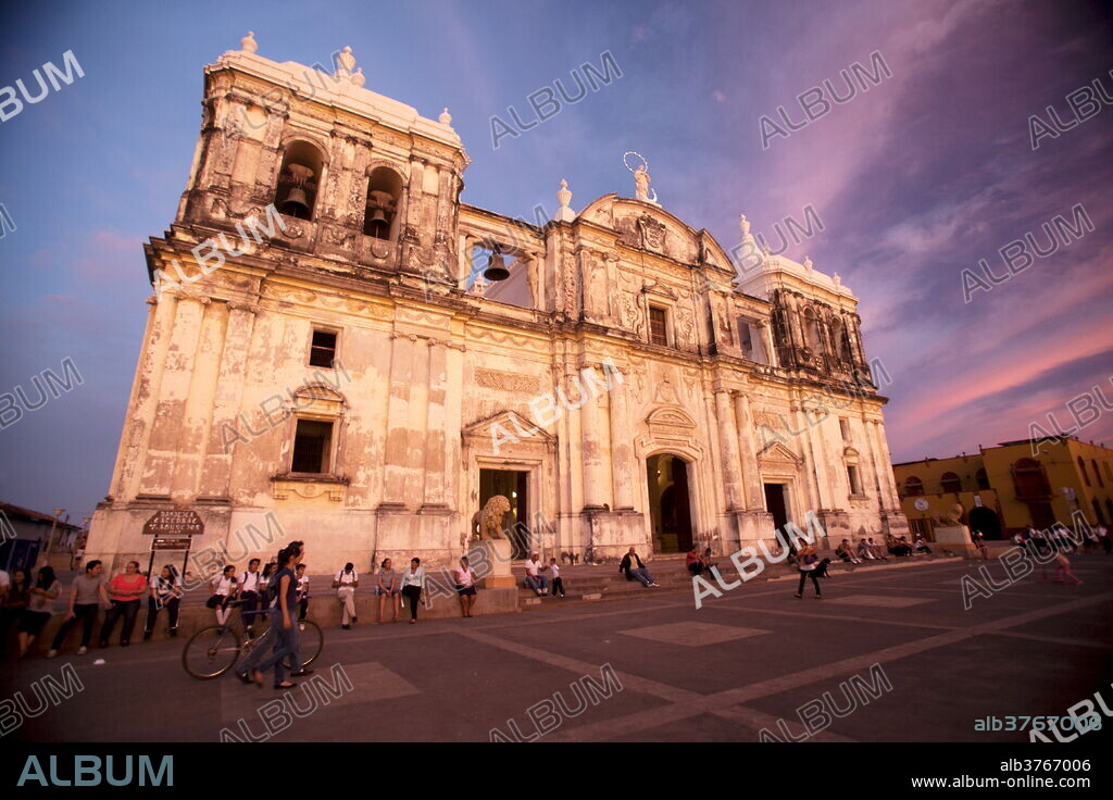 Basilica Catedral de la Asuncion, Leon, Nicaragua, Central America.