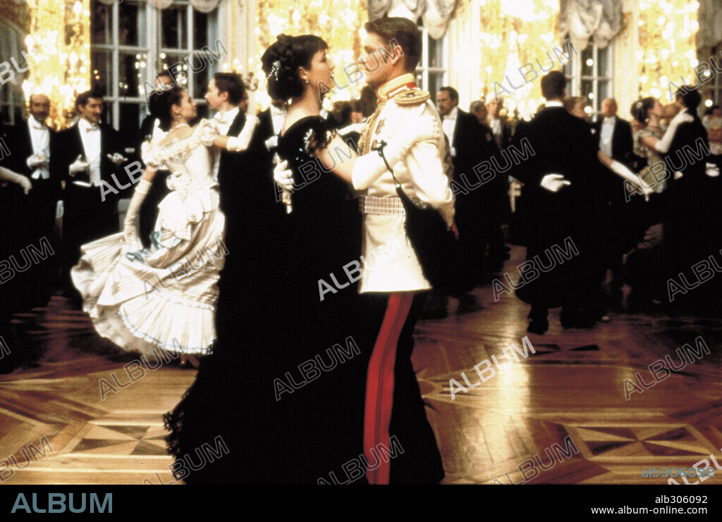 SEAN BEAN y SOPHIE MARCEAU en ANNA KARENINA, 1997, dirigida por BERNARD ROSE. Copyright WARNER BROTHERS / HAMSHERE, KEITH.