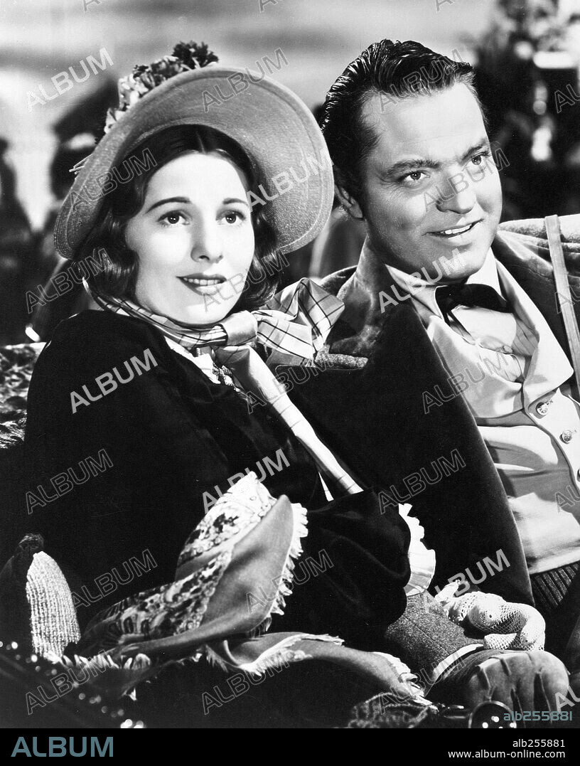 JOAN FONTAINE and ORSON WELLES in JANE EYRE, 1944, directed by ROBERT STEVENSON. Copyright 20TH CENTURY FOX.