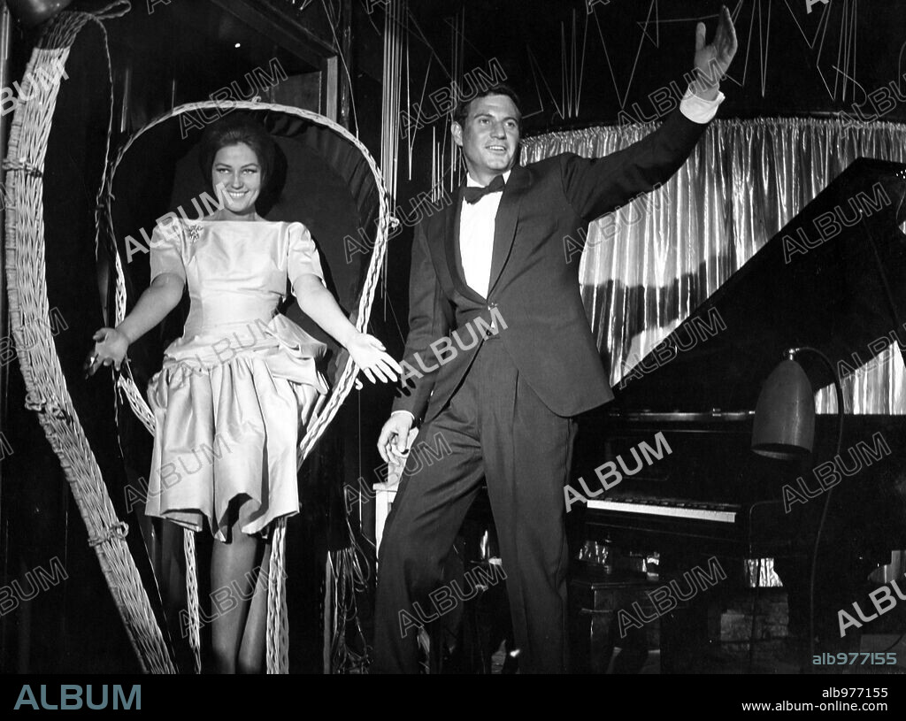 ANALIA GADE and ARTURO FERNANDEZ in LA MENTIRA TIENE CABELLOS ROJOS, 1962, directed by ANTONIO ISASI-ISASMENDI. Copyright ISASI PRODUCCIONES.