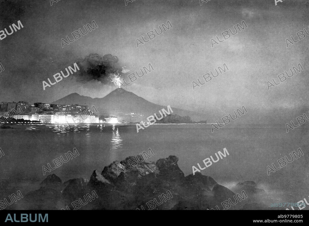 Nápoles (Italia), 10/04/1906. Vía Caracciolo y el Vesubio en erupción. Fotografía hecha de noche.