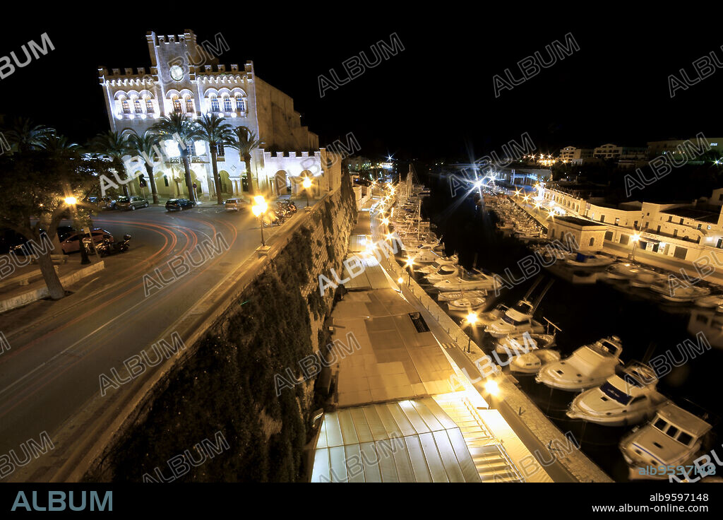 Plaza des Born y puerto.Ciutadella. Menorca. Islas Baleares.España.