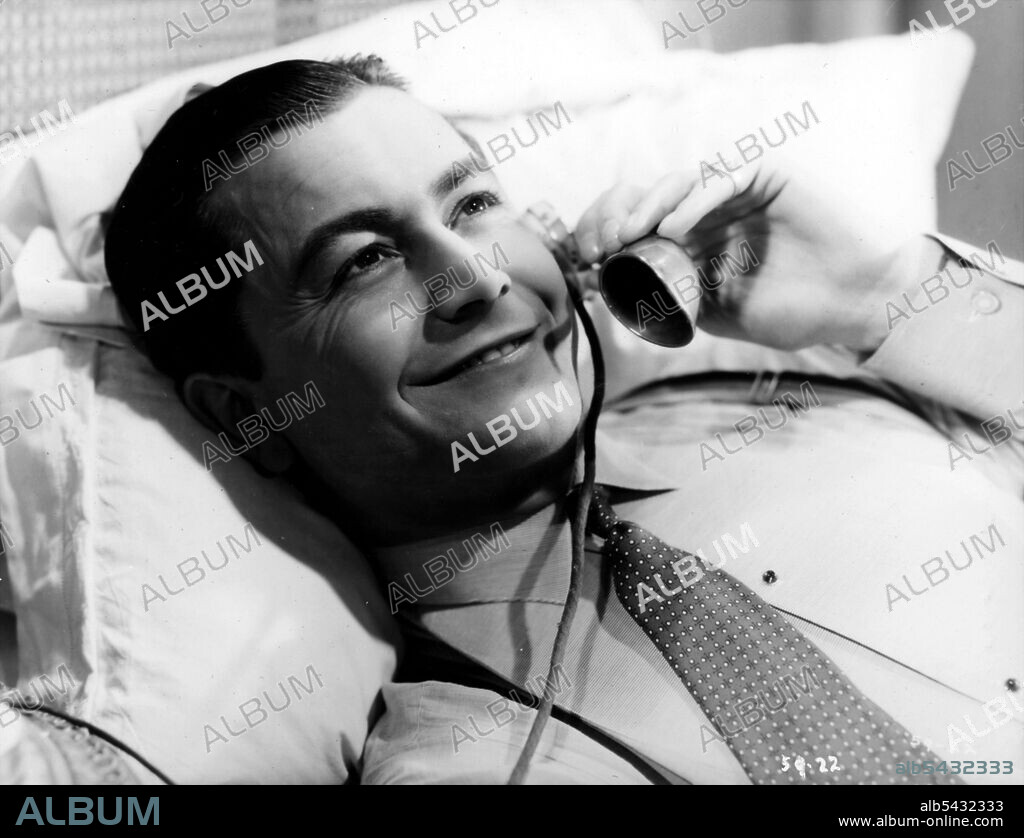 ROBERT YOUNG en EL AGENTE SECRETO, 1936 (SECRET AGENT), dirigida por ALFRED HITCHCOCK. Copyright GAUMONT-BRITISH.