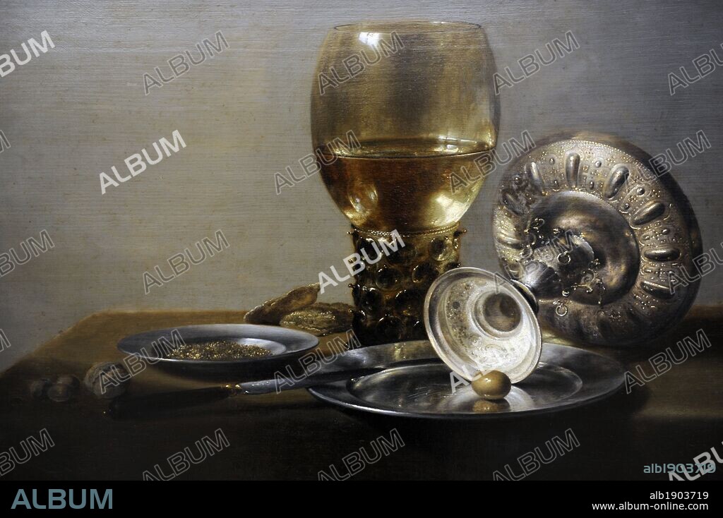 ARTE BARROCO. HOLANDA. PAISES BAJOS. PIETER CLAESZOON, escrito habitualmente como PIETER CLAESZ (Burgsteinfurt, h. 1597-Haarlem, 1660). Pintor holandés de origen alemán, especializado en la pintura de naturaleza muerta, del siglo de oro pictórico de los Países Bajos. Naturaleza muerta con copa de vino y copa de plata. 1635. Gemäldegalerie o Pinacoteca de Berlín (Staatiche Museum) Kulturforum. Museos Nacionales de Berlín. Alemania. Europa.