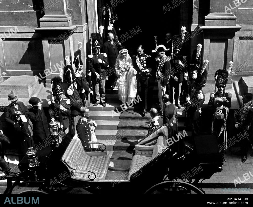 ARKIV 1919 . Prinsessan Margaretha, dotter till prins Carl och prinsessan Ingeborg, gifter sig med danske prins Axel i Storkyrkan i Stockholm.. Princess Margaretha, daughter of prince Carl and princess Ingeborg, marries prince Axel of Denmark.. Foto: TT / Kod 1900.