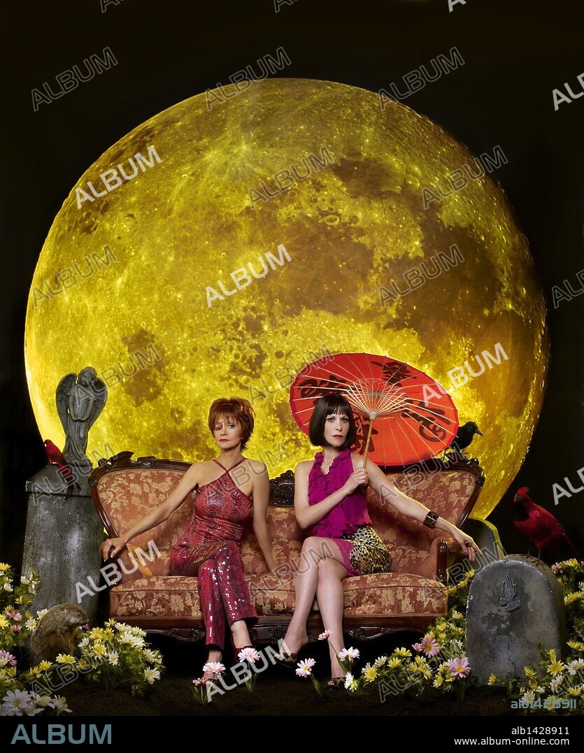 ELLEN GREENE and SWOOSIE KURTZ in PUSHING DAISIES, 2007. Copyright WARNER BROS. TELEVISION.
