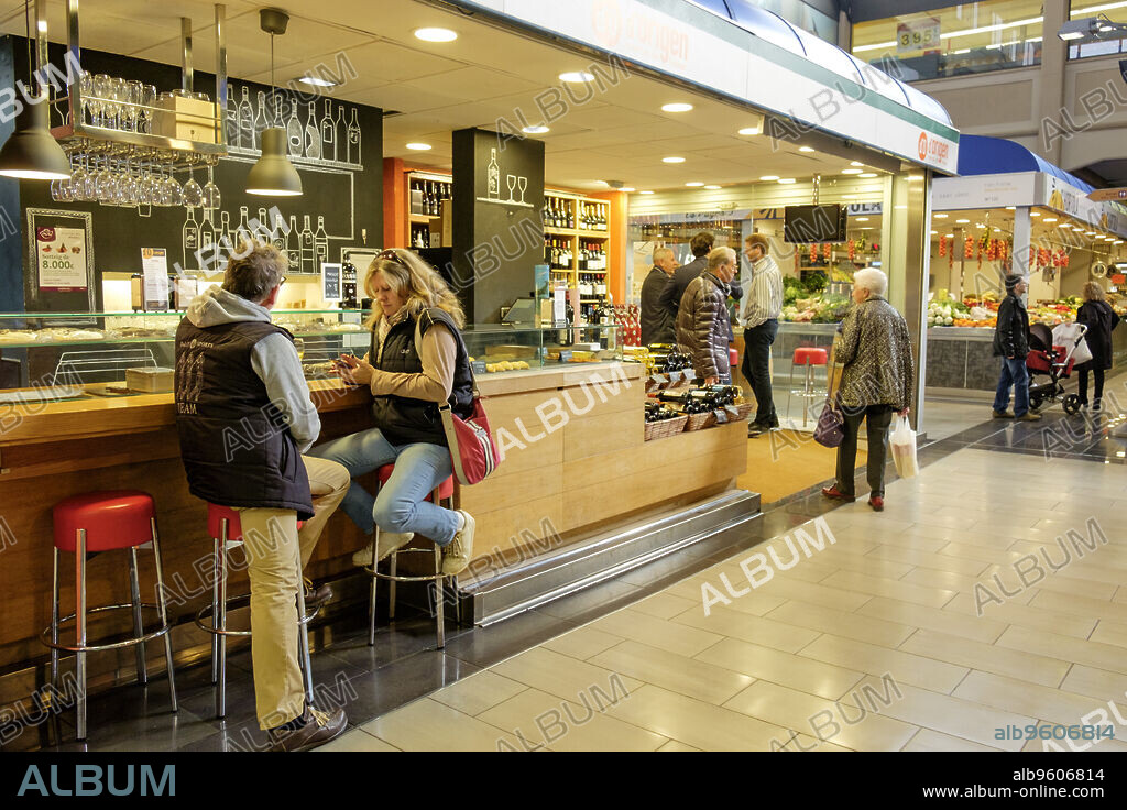 bar de tapas, Mercado del Olivar, mercat de lOlivar, Palma, Mallorca, balearic islands, Spain.