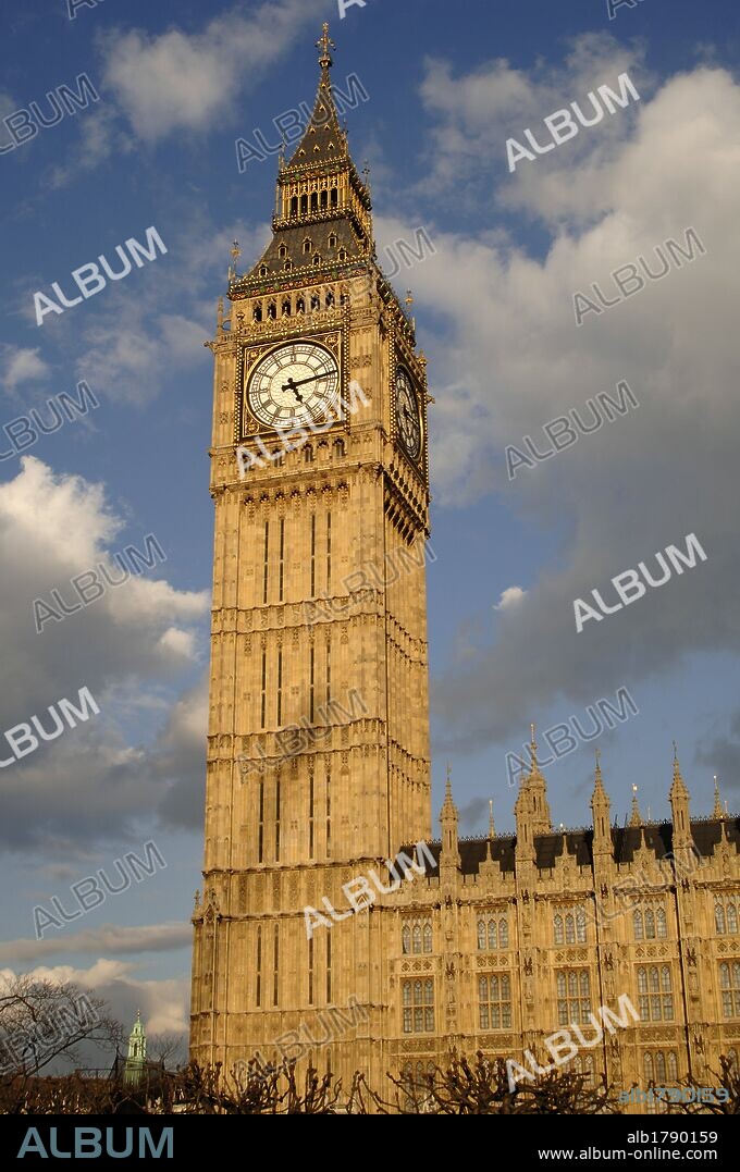 REINO UNIDO. LONDRES. Detalle del BIG BEN, la torre del reloj del edificio del PARLAMENTO (Conjunto del PALACIO DE WESTMINSTER). Declarado Patrimonio de la Humanidad por la UNESCO en el año 1987. Inglaterra.