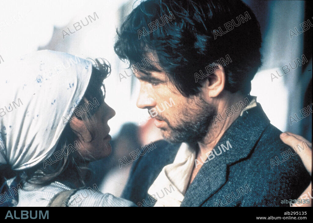 DIANE KEATON and WARREN BEATTY in REDS, 1981, directed by WARREN BEATTY. Copyright PARAMOUNT PICTURES.