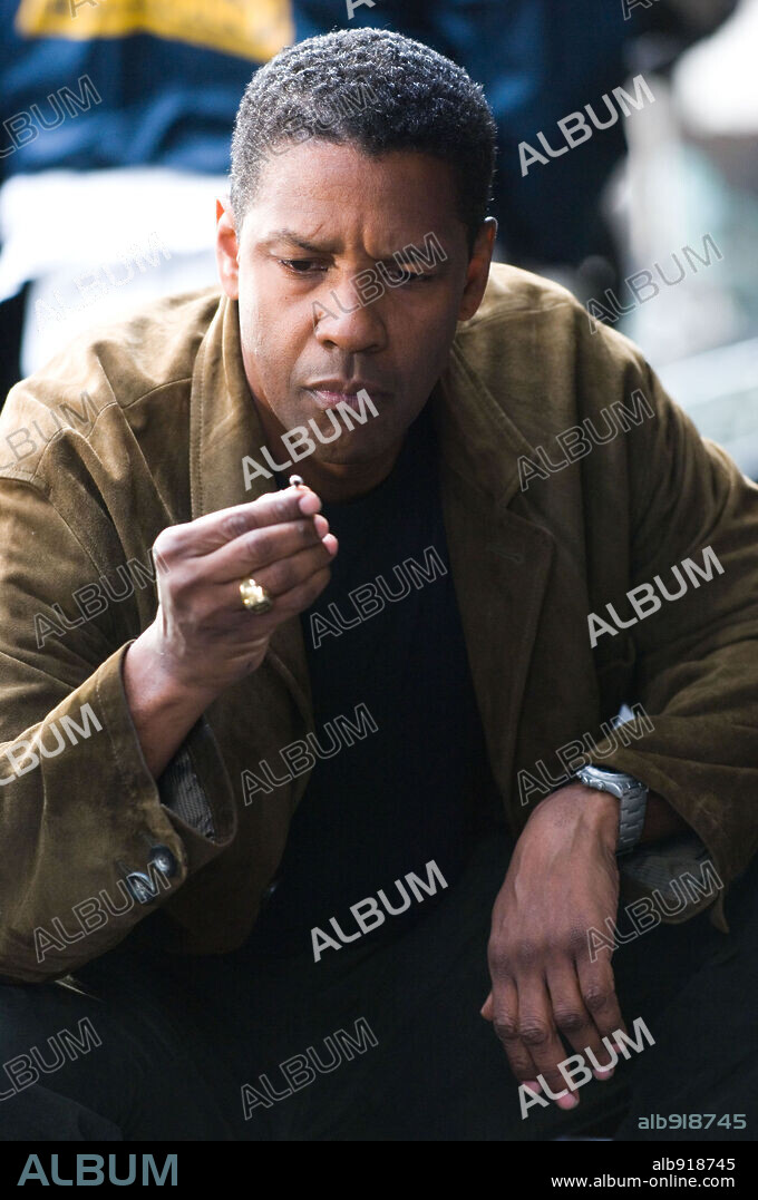 DENZEL WASHINGTON in DÉJÀ VU, 2006, directed by TONY SCOTT. Copyright TOUCHSTONE PICTURES / ZUCKERMAN, ROBERT.