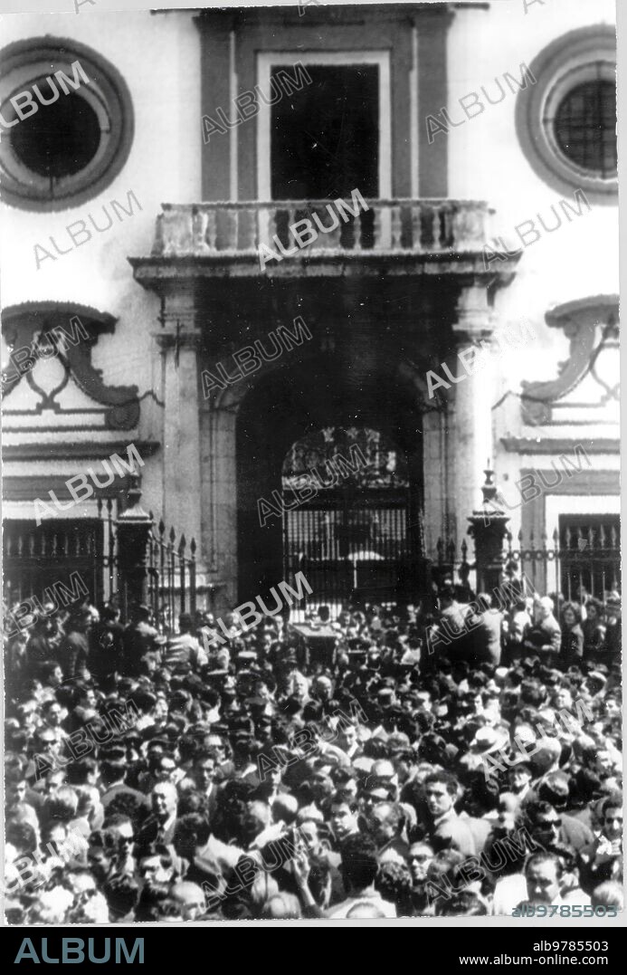 April 9, 1962. Crowd at the funeral of the bullfighter Juan Belmonte.