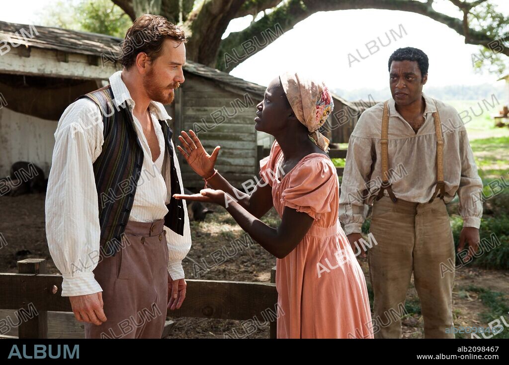 CHIWETEL EJIOFOR, LUPITA NYONG'O y MICHAEL FASSBENDER en 12 AÑOS DE ESCLAVITUD, 2013 (12 YEARS A SLAVE), dirigida por STEVE MCQUEEN. Copyright REGENCY ENTERPRISES.