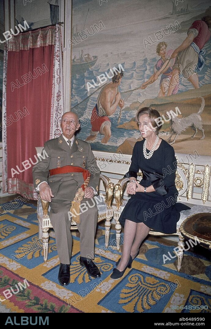 FRANCISCO FRANCO Y CARMEN POLO.