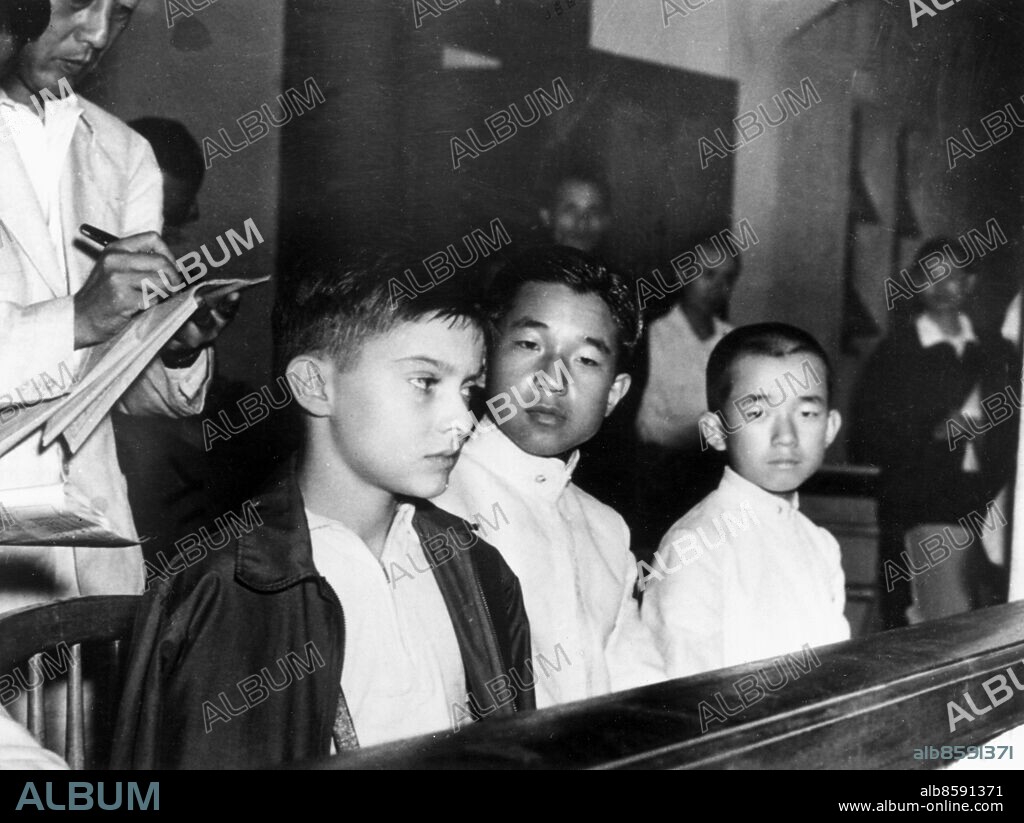 Orig. bildtext... SON OF GEN. MACARTHUR MEETS EMPEROR'S BOYS TOKYO, JAPAN.....The first meeting of Arthur MacArthur, son of the Supreme Allied Commander in Japan, and Crown Prince Akihito, son of Emperor Hirohito, during the long occupation of Japan is recorded here. The boys met last September 10 in a box at the Meiji Swimming Stadium, during the All-Japan Intercollegiate Swimming Meet. Young MacArthur tried to start a conversation but the Crown Prince, four years older, was sensitive about the language and begged off explaining his English was not very good. Left to right are Arthur MacArthur, Crown Prince Akihito and his brother Masahito. The meeting was unplanned. Takizo Matsumoto, Harvard-trained Japanese Parliament Member from Hiroshima invited Arthur to the event and led him to the box where the Emperor's sons were watching the swimming events. 3.9.50. Orig. bildtext... GENERAL MAC ARTHURS SON OCH KRONPRINS AKIHITO. Vänner Trio På rad A MacArthur, 1938- , son till D MacArthur, lever under taget namn. Akihito, 1933- , japansk kejsare. Masahito, bror till A, kallas Prins Hitachi. persons: AKIHITO, KRONSPRINS AV JAPAN;ARTHUR MACARTHUR;MASAHITO, PRINS AV JAPAN sites: JAPAN;USA*;TOKYO.